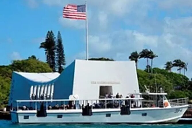 Pearl Harbor Arizona tour from HNL Airport - Pearl Harbor from HNL: the appeal of a guided airport loop