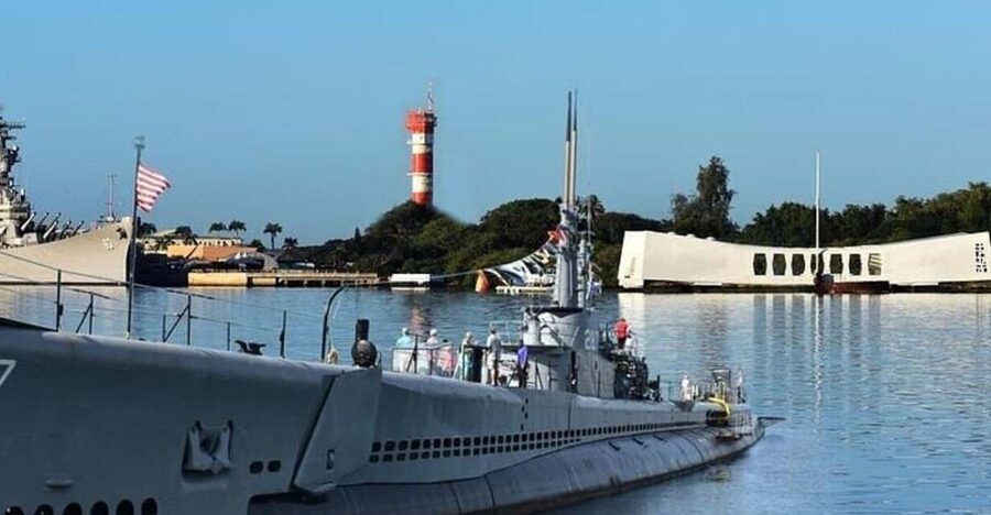 Pearl Harbor Passport: A Complete Experience - USS Missouri: the big deck feeling, guided by know-how