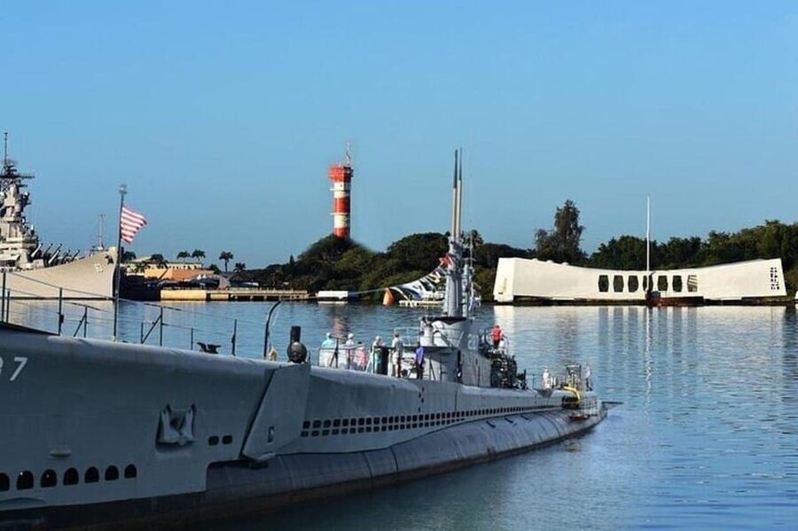 Pearl Harbor Passport: A Complete Experience - USS Bowfin submarine: life below deck and working space perspective
