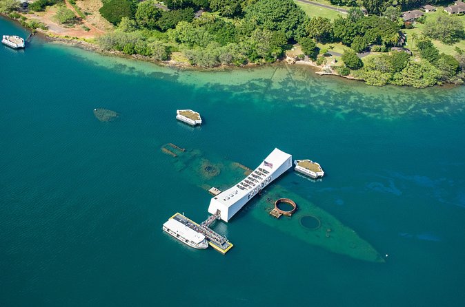 Pearl Harbor USS Arizona Memorial and Honolulu City Tour - The guide factor: when humor and clarity make the day easier