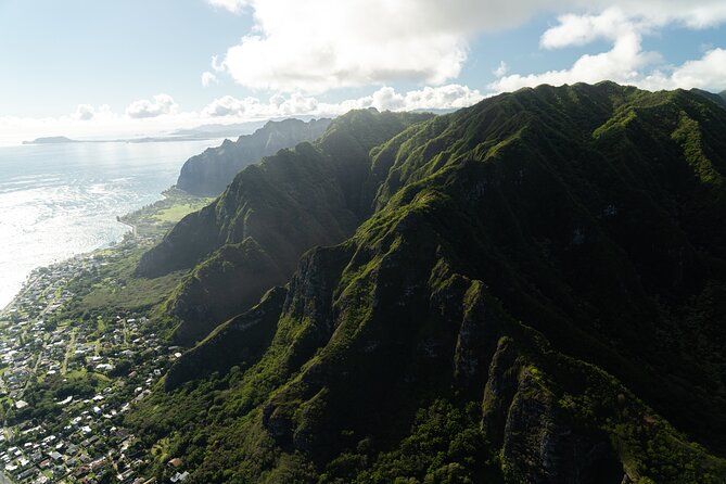 Private 60 Minutes Helicopter Tour in Honolulu - Hanauma Bay and Makapuu: bays and cliffs you can’t fully grasp from shore