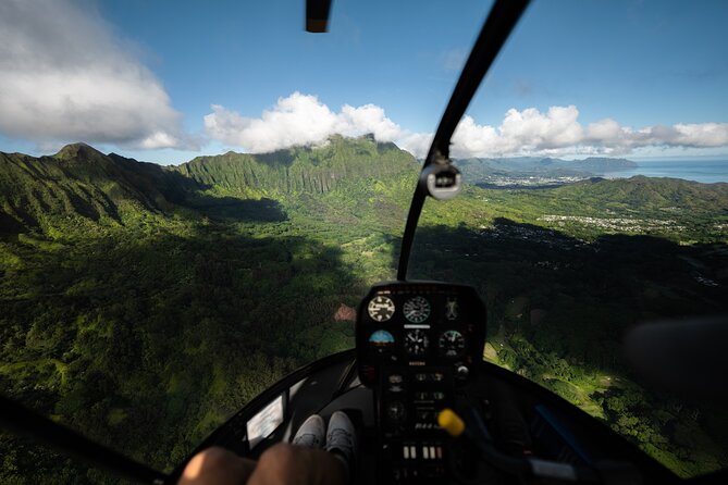 Private 60 Minutes Helicopter Tour in Honolulu - Waikiki and Diamond Head, seen as a connected coastline