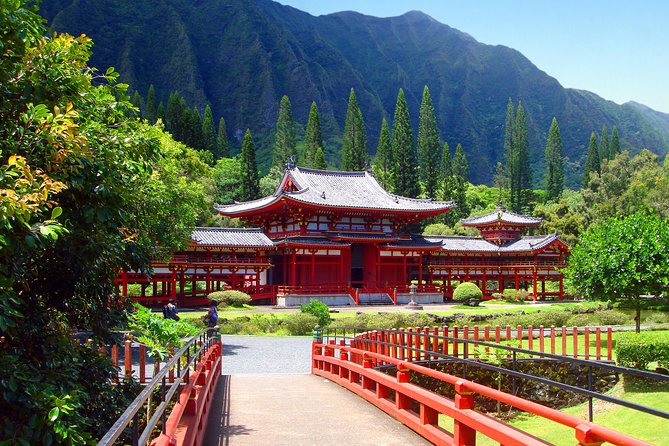 Private Green and Blue Circle Island Oahu Tour (se habla espanol) - Byodo-in Temple: a fast 15 minutes with a lot of meaning