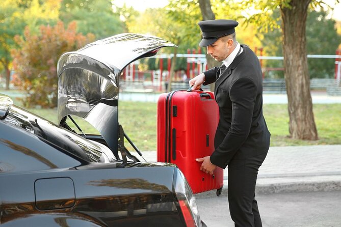 Private One-way Airport Transfer Honolulu Airport To Honolulu - Meeting and greet: how you actually find the driver