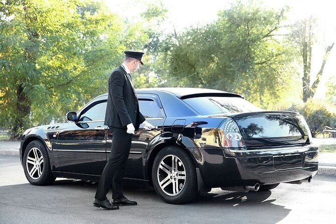 Private One-way Airport Transfer Honolulu Airport To Honolulu - The vehicle question: when luxury means different things
