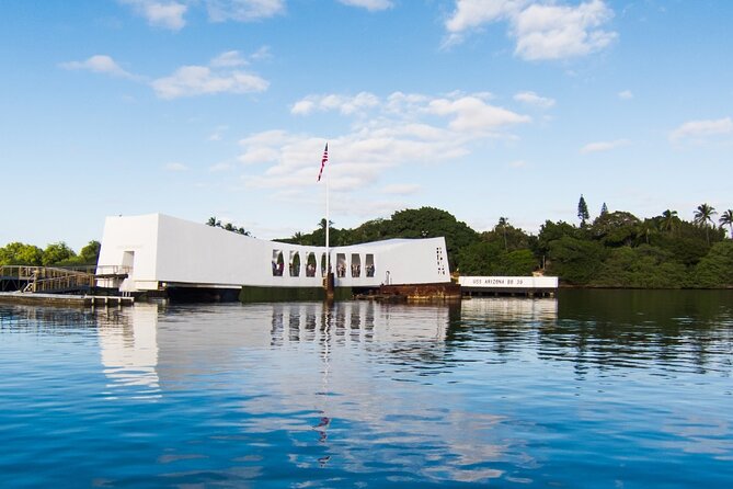 PRIVATE Pearl Harbor: Arizona Memorial, Missouri Ship & City Tour - Downtown Honolulu Pass-By Moments: Iolani Palace and King Kamehameha