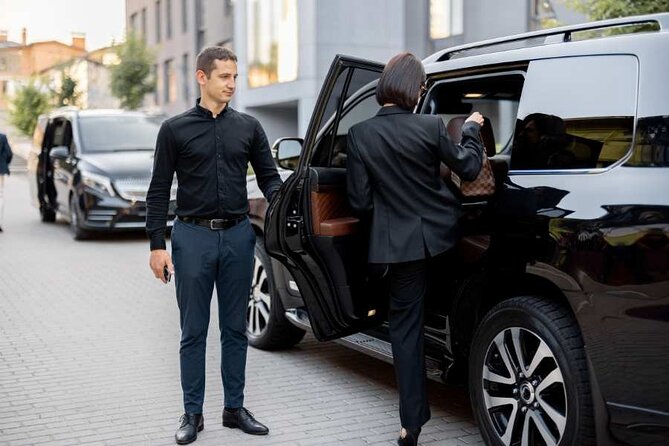 Private Round-Trip Transfer: Honolulu International Airport to Hotel or Cruise Terminal - Getting to Waikiki, Turtle Bay, or Ko’olina, and the real meaning of a 20-minute ride