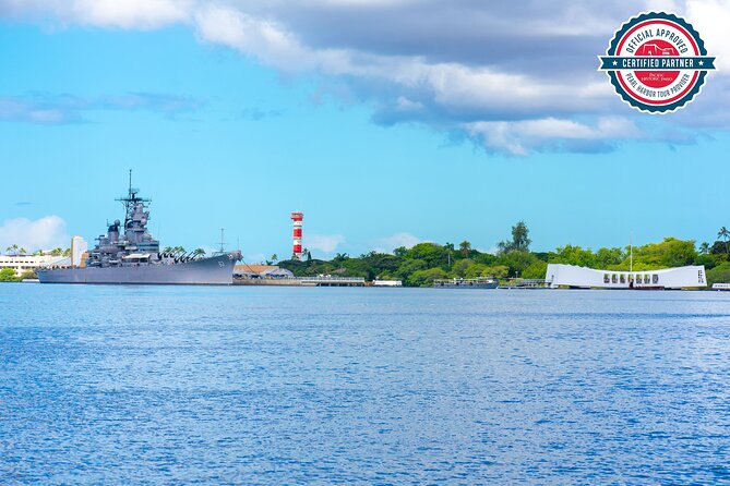 Salute to Pearl Harbor Including USS Arizona - Guides make the difference: what to look for in a great day
