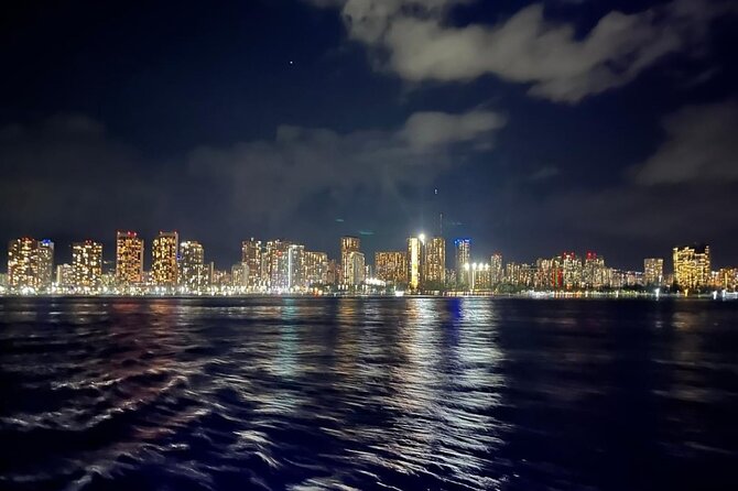 Sunset Cruise along Waikiki Coastline - Sunset Over the Horizon: When the Sky Turns Into a Show