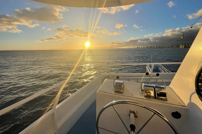 Sunset Dinner Cruise in Honolulu, Hawaii - Motion and comfort, what to pack so the boat rocking does not ruin the mood