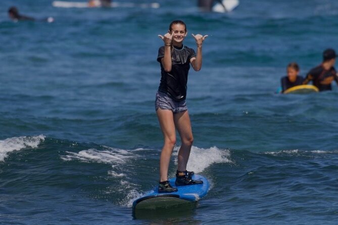 Surf lessons for beginners in Waikiki - Included surfboards and the guide: why that simplifies your day