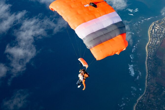 Tandem Skydiving with GoJump in Hawaii - Waikiki Pickup and Getting to the Airfield Without Stress