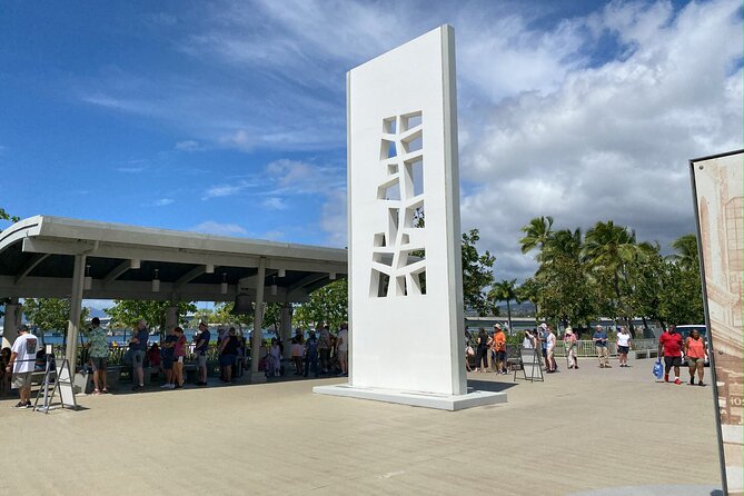 Tribute to Pearl Harbor Arizona Memorial and Honolulu City Tour - Honolulu Landmarks Drive-By: State Capitol, Iolani Palace, and More