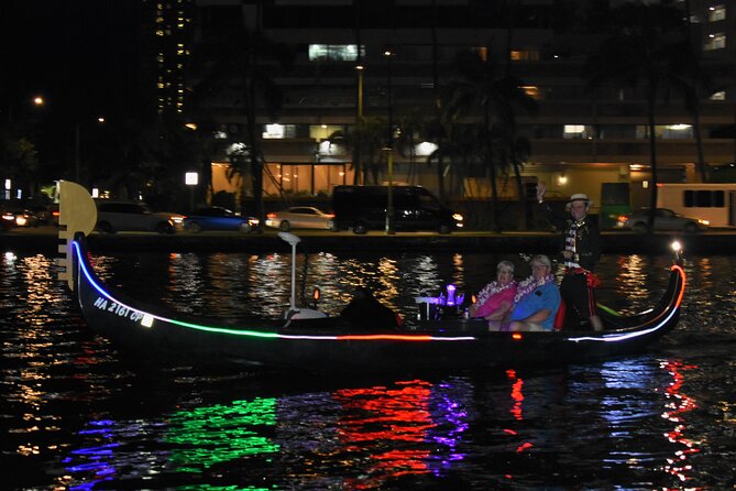 Valentine's Private Gondola Cruise in Waikiki with Drinks, Pastry - A private gondola on Ala Wai: what up to four people actually get