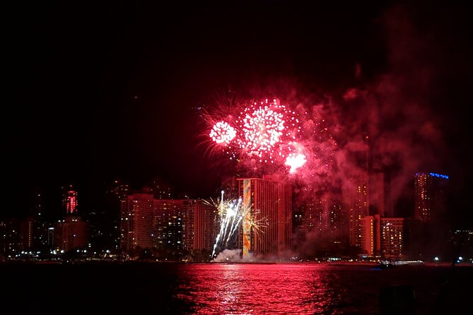 Waikiki Beach Catamaran Friday Night Fireworks Tour - Key highlights worth knowing before you go