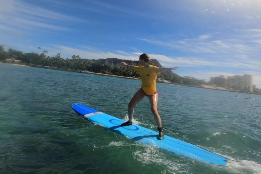 Waikiki Beach: Surf Lessons - Checking in at Queen Kapiolani, then heading straight to the water