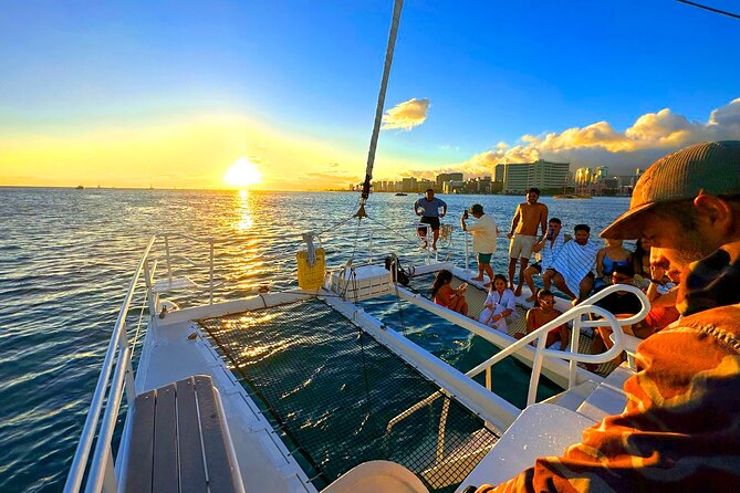 Waikiki Friday Firework Catamaran Tour - The 7:45pm Hilton fireworks show, where you want to be