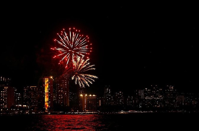 Waikiki Friday Fireworks Boat Cruise from Oahu - The Show Setup: Music, Ocean Views, and the Best Seat in the House