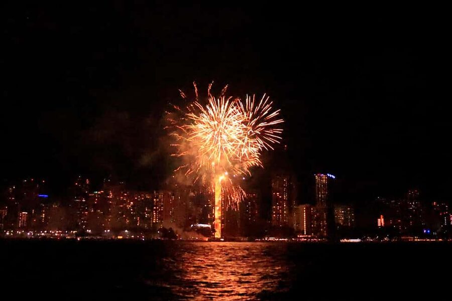 Waikiki Friday Night Fireworks Cruise+Nagaoka Fireworks 3/15 - BYOB, Music, and the No-Glass Rule That Matters