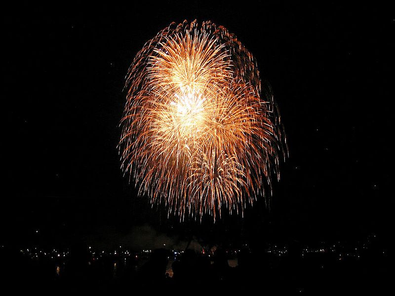 Waikiki Friday Night Fireworks Sail - Diamond Head to Waikiki lights: what the panorama really gives you