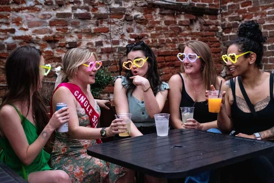 Waikiki Ghosts Boos and Booze Haunted Pub Crawl - Icon sightings on the route: Duke Paoa Kahanamoku Statue and more