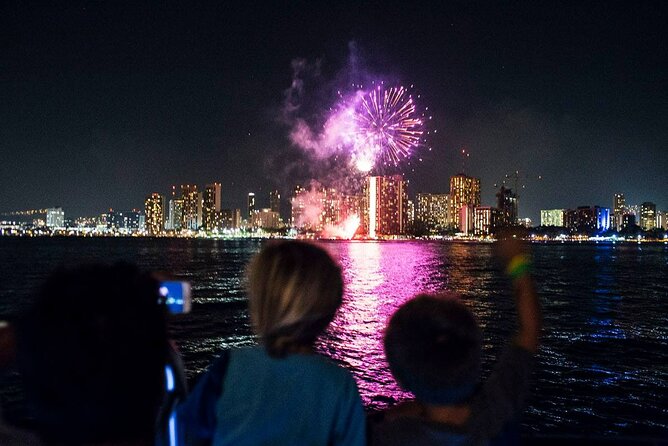 Waikiki Glass Bottom Boat Fireworks Tour - Friday Night Fireworks, but With the Water as Your Front Row