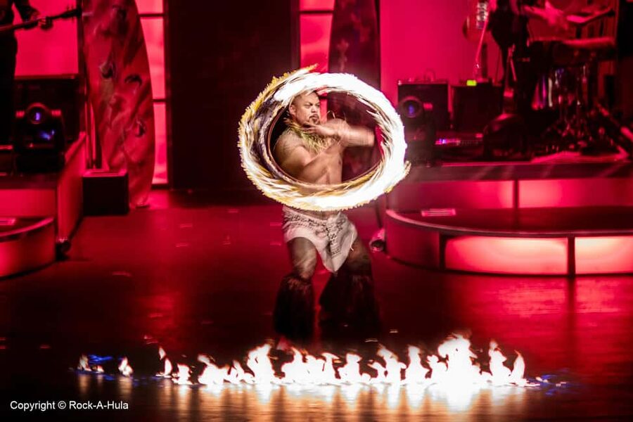 Waikiki: Luau and Buffet w/ optional Rock-A-Hula Show - How the Dinner and Show Schedule Feels in Practice