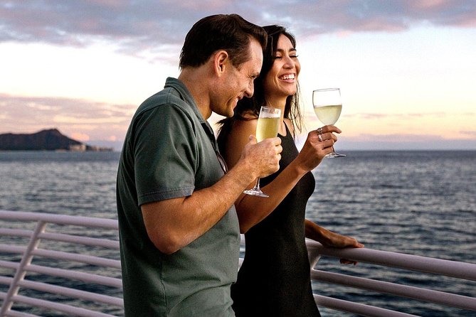 Waikiki Sunset Cocktail Cruise aboard the Majestic by Atlantis - When fireworks show up: choosing the right night