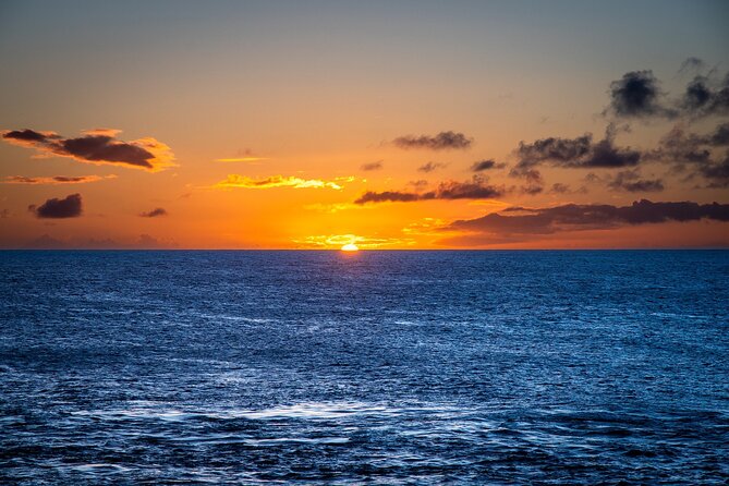 Waikiki Sunset Cocktail Cruise - Hilton Hawaiian Village - Stop by Stop: Diamond Head, Waikiki Beach, Queen’s Beach, Lighthouse