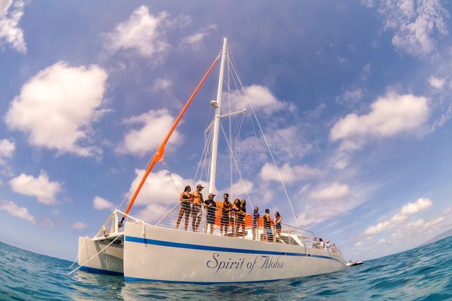Waikiki Sunset Cocktail Cruise with Drinks and Appetizers - Barefoot Sailing Style: Comfort, Wind, and What to Pack