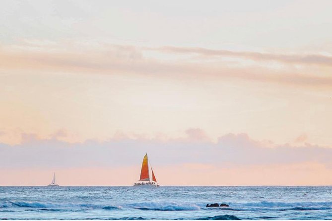 Waikiki Sunset Cocktail Sail with Open Bar - The 1.5-Hour Flow: From Waikiki Boarding to Sunset Views