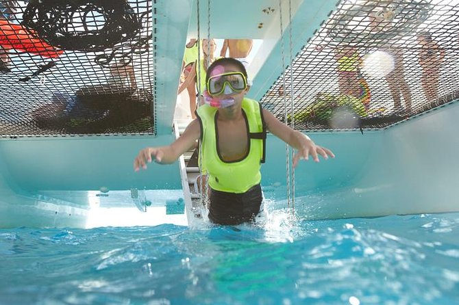 West Oahu Dolphin Watch and Snorkel Sail with Lunch - Breakfast, deli lunch, and the bar, plus dietary options